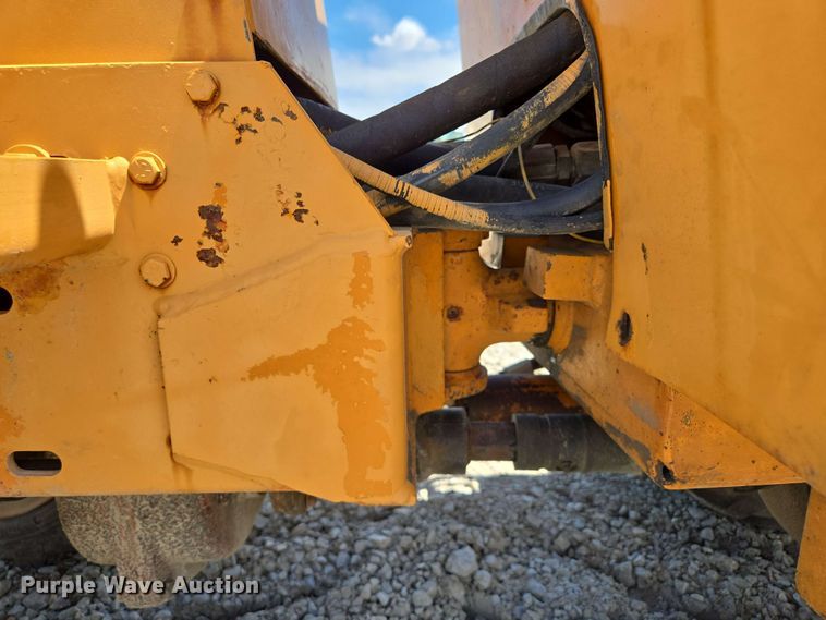 image for item EM7272 1982 Case Maxi Sneaker vibratory cable plow