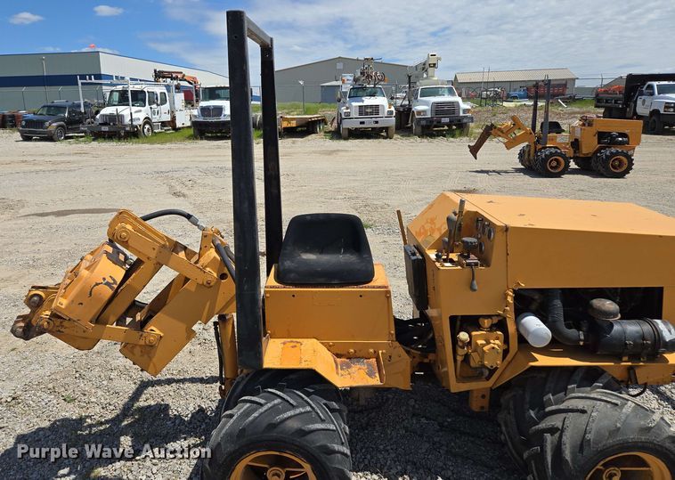 image for item EM7272 1982 Case Maxi Sneaker vibratory cable plow