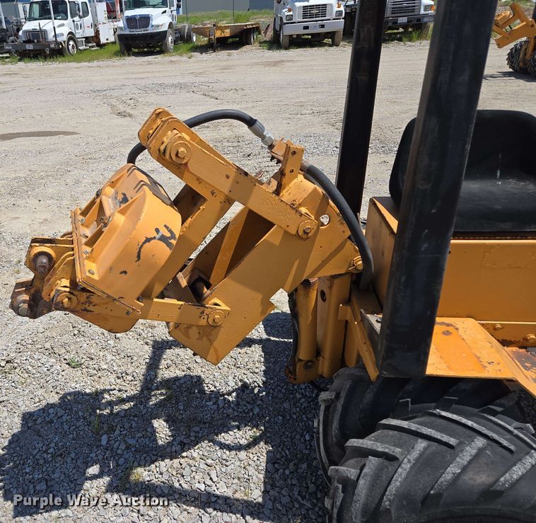 image for item EM7272 1982 Case Maxi Sneaker vibratory cable plow