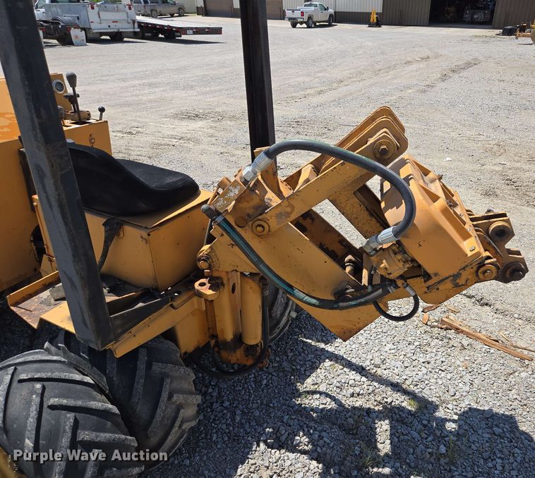 image for item EM7272 1982 Case Maxi Sneaker vibratory cable plow