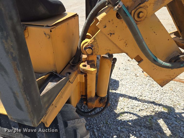 image for item EM7272 1982 Case Maxi Sneaker vibratory cable plow