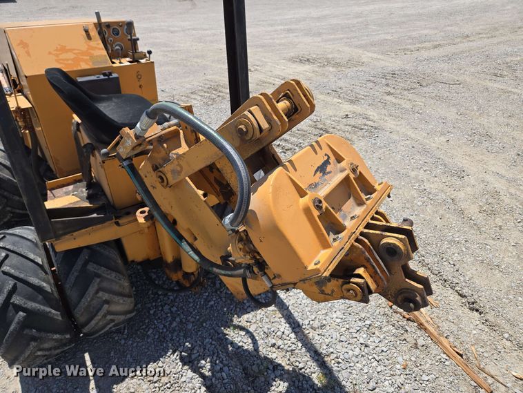 image for item EM7272 1982 Case Maxi Sneaker vibratory cable plow