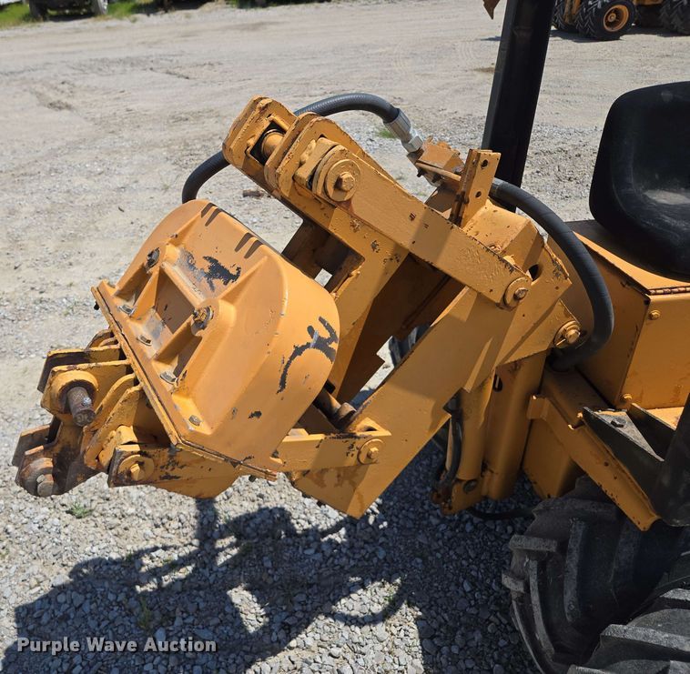 image for item EM7272 1982 Case Maxi Sneaker vibratory cable plow