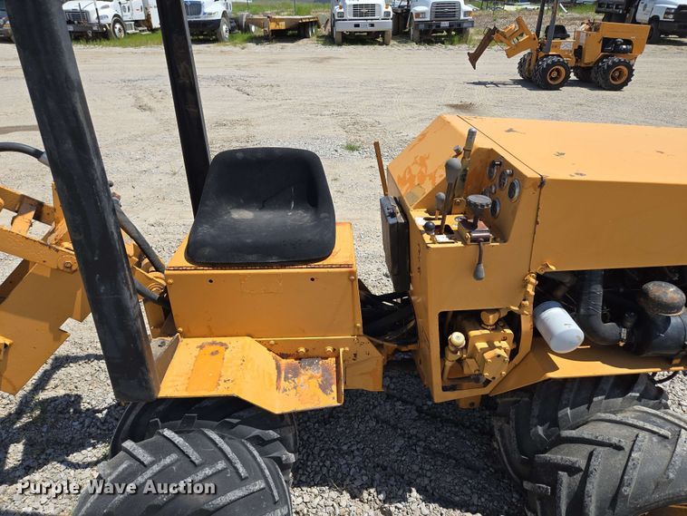 image for item EM7272 1982 Case Maxi Sneaker vibratory cable plow