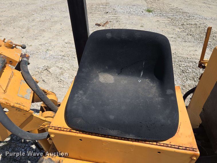 image for item EM7272 1982 Case Maxi Sneaker vibratory cable plow