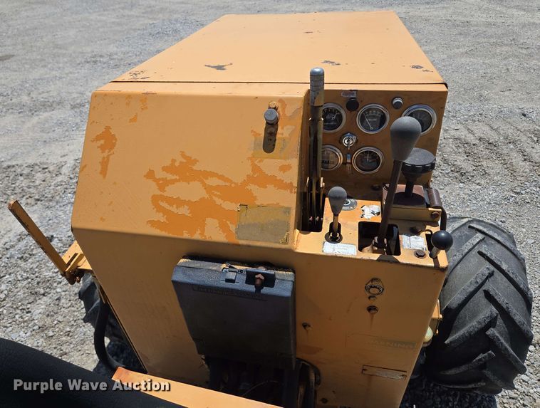 image for item EM7272 1982 Case Maxi Sneaker vibratory cable plow