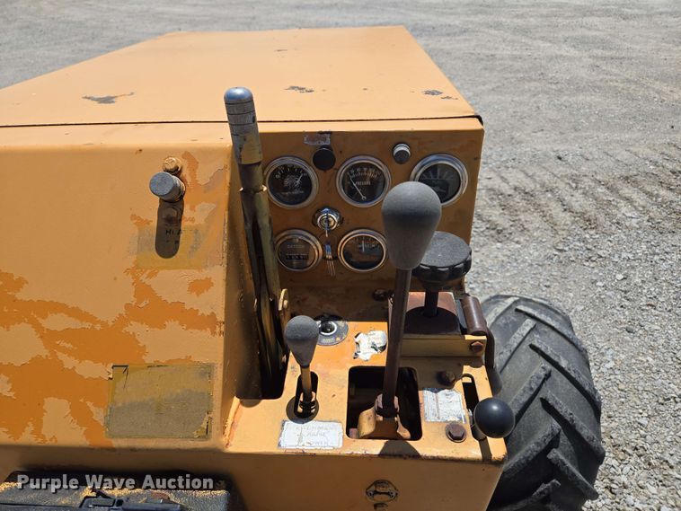 image for item EM7272 1982 Case Maxi Sneaker vibratory cable plow