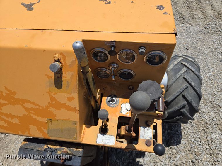 image for item EM7272 1982 Case Maxi Sneaker vibratory cable plow