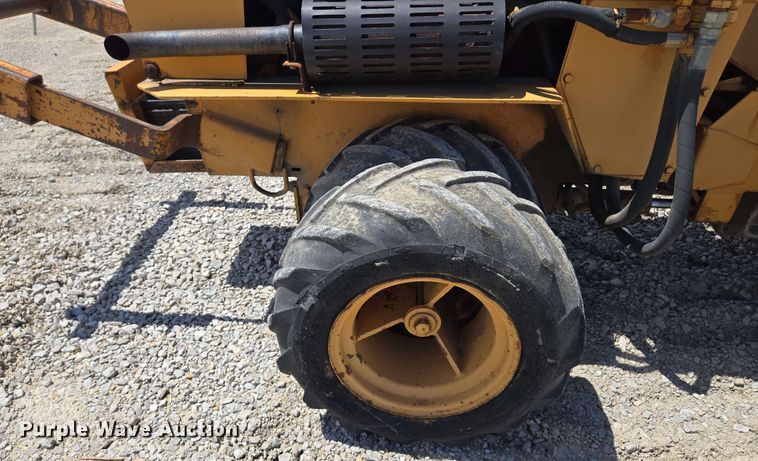 image for item EM7272 1982 Case Maxi Sneaker vibratory cable plow