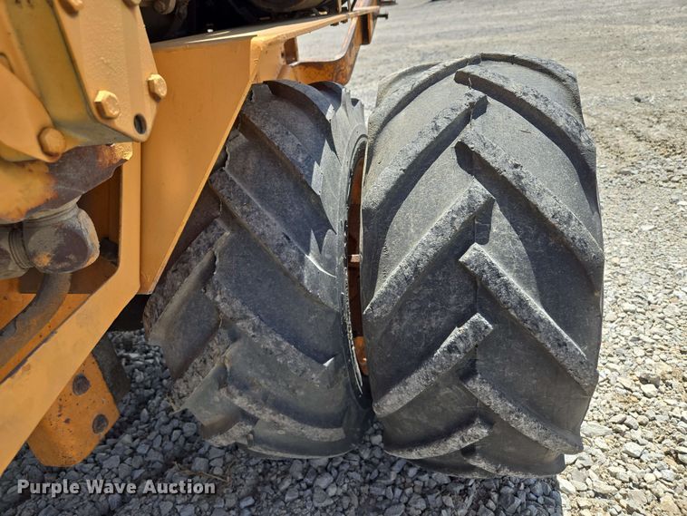 image for item EM7272 1982 Case Maxi Sneaker vibratory cable plow