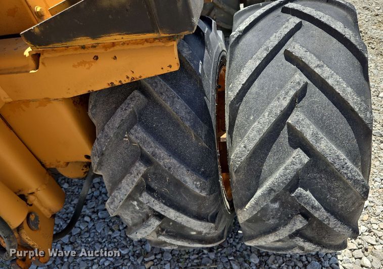 image for item EM7272 1982 Case Maxi Sneaker vibratory cable plow