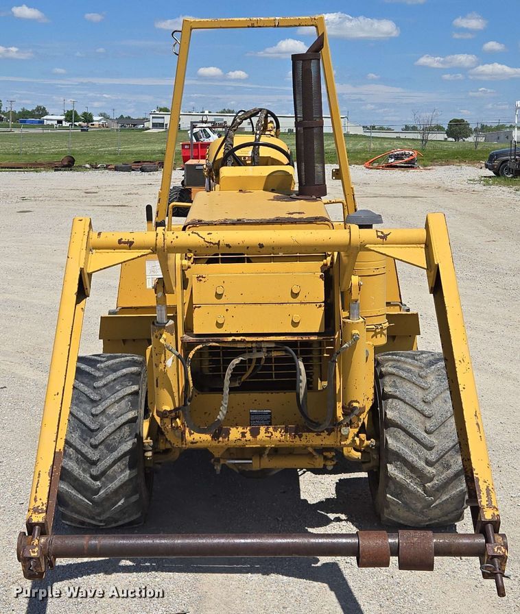 image for item EM7273 1993 Vermeer V4750 vibratory cable plow