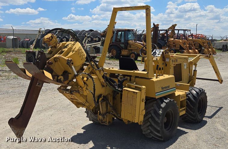 image for item EM7273 1993 Vermeer V4750 vibratory cable plow