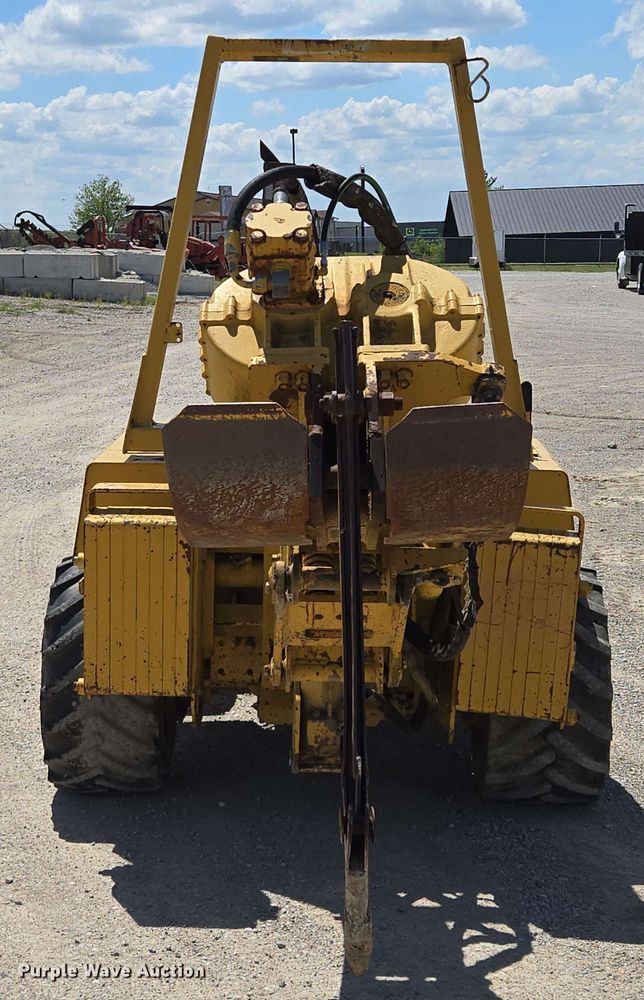 image for item EM7273 1993 Vermeer V4750 vibratory cable plow