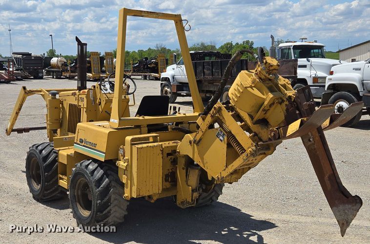 image for item EM7273 1993 Vermeer V4750 vibratory cable plow