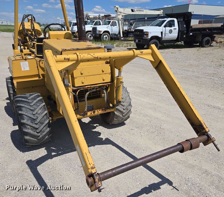 image for item EM7273 1993 Vermeer V4750 vibratory cable plow