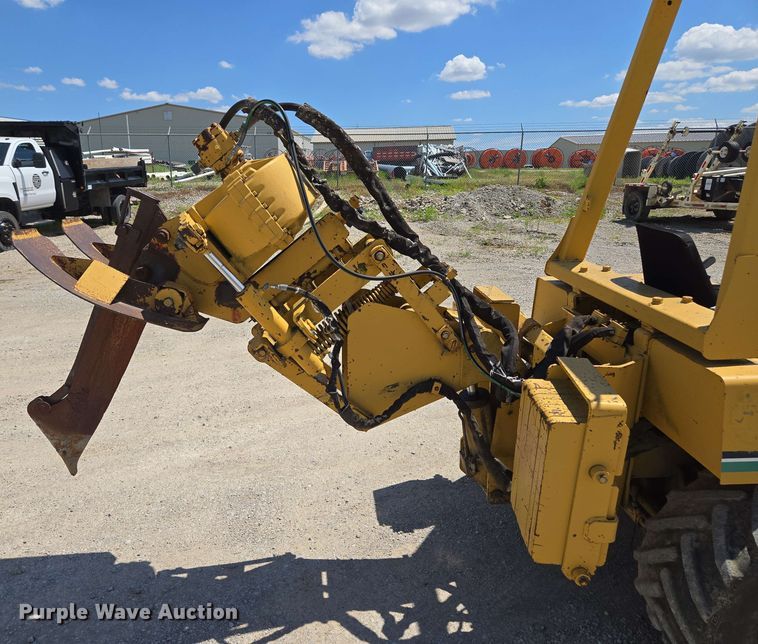 image for item EM7273 1993 Vermeer V4750 vibratory cable plow