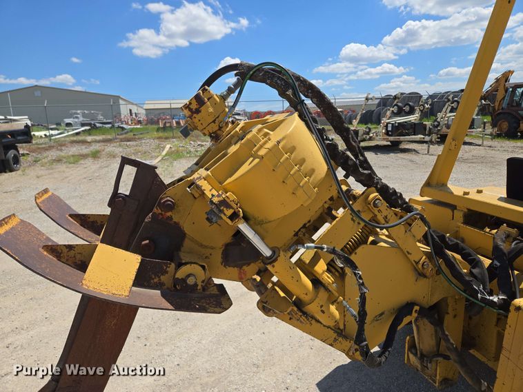 image for item EM7273 1993 Vermeer V4750 vibratory cable plow