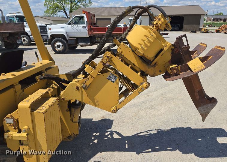 image for item EM7273 1993 Vermeer V4750 vibratory cable plow