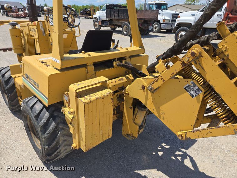 image for item EM7273 1993 Vermeer V4750 vibratory cable plow