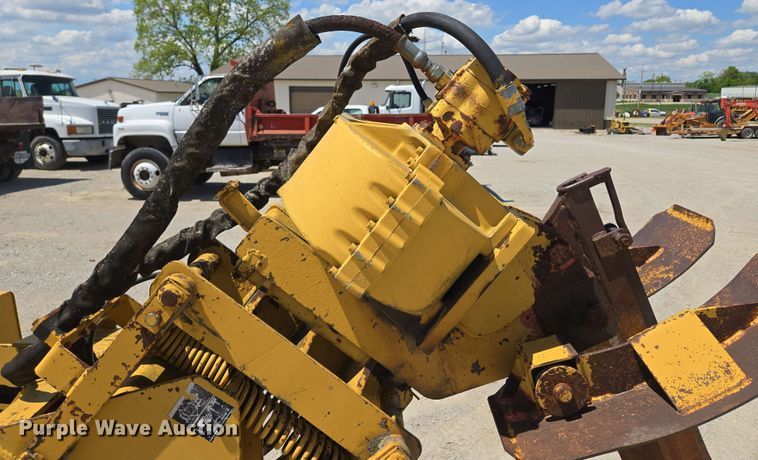 image for item EM7273 1993 Vermeer V4750 vibratory cable plow