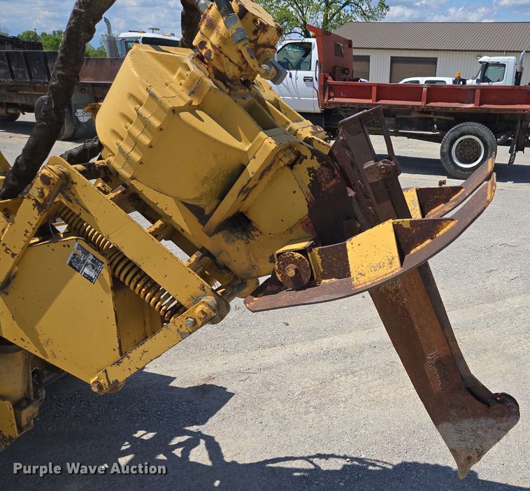 image for item EM7273 1993 Vermeer V4750 vibratory cable plow