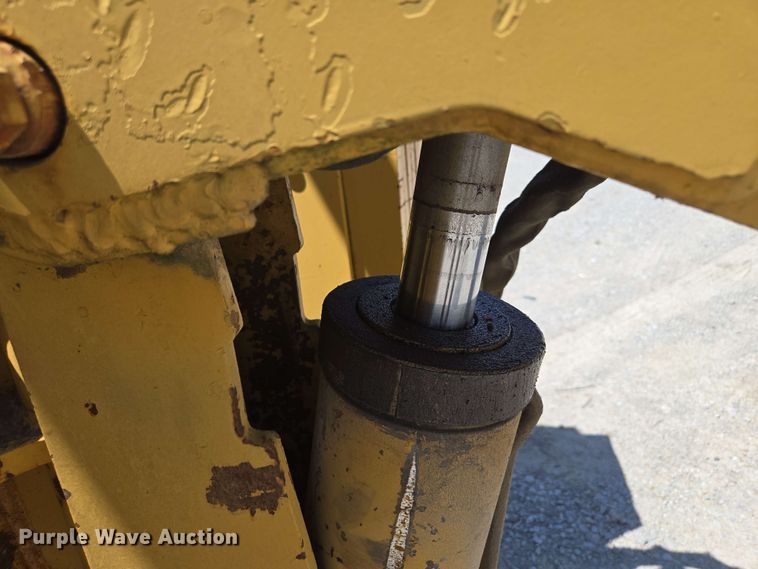 image for item EM7273 1993 Vermeer V4750 vibratory cable plow