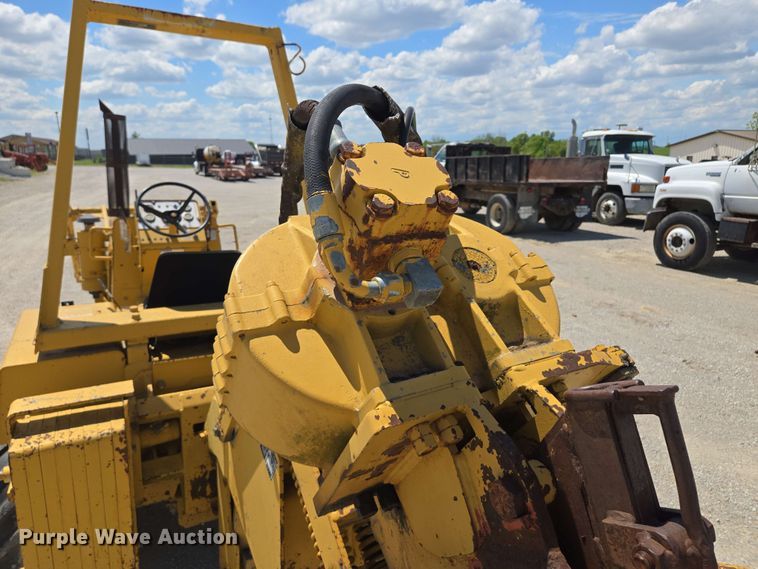 image for item EM7273 1993 Vermeer V4750 vibratory cable plow