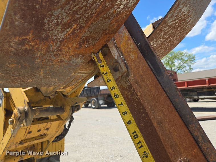 image for item EM7273 1993 Vermeer V4750 vibratory cable plow