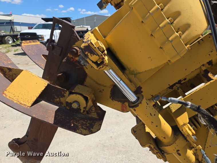 image for item EM7273 1993 Vermeer V4750 vibratory cable plow