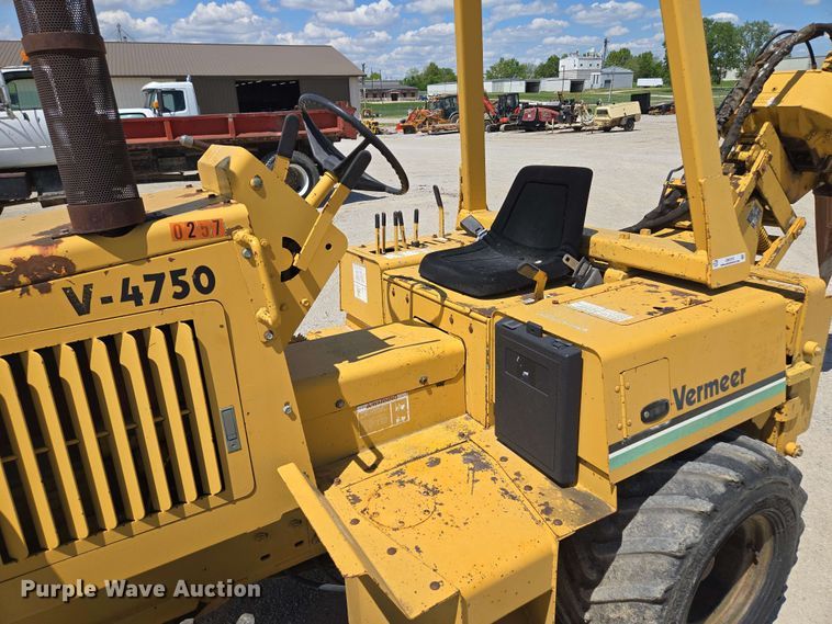 image for item EM7273 1993 Vermeer V4750 vibratory cable plow