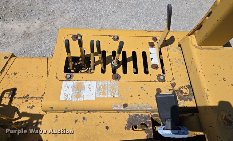 image for item EM7273 1993 Vermeer V4750 vibratory cable plow