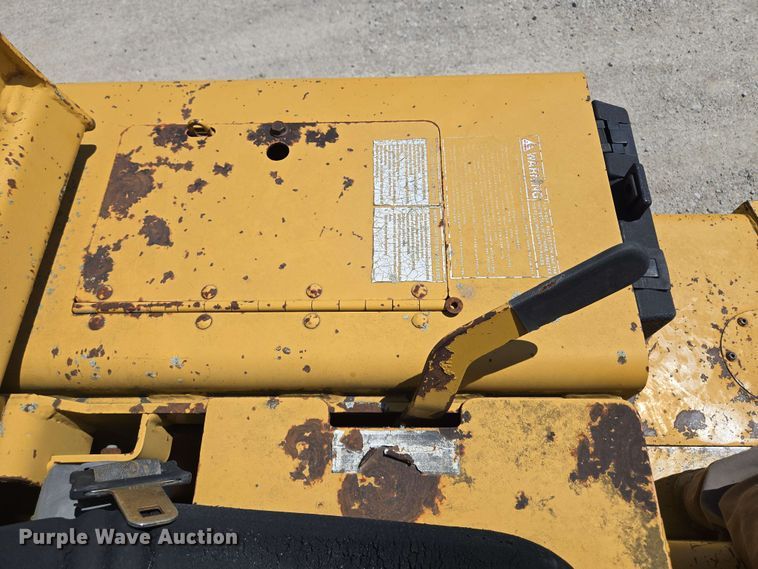 image for item EM7273 1993 Vermeer V4750 vibratory cable plow