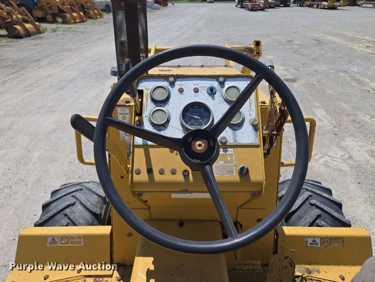 image for item EM7273 1993 Vermeer V4750 vibratory cable plow