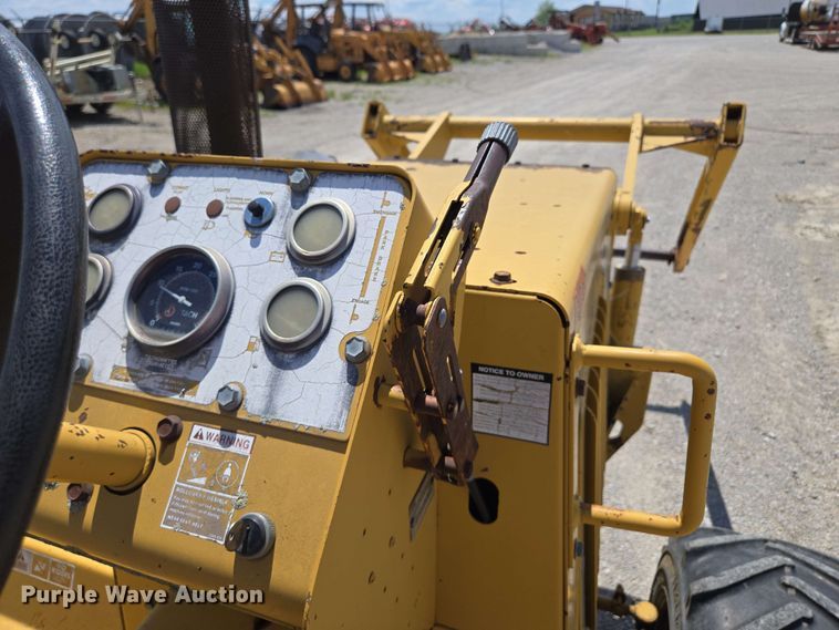 image for item EM7273 1993 Vermeer V4750 vibratory cable plow