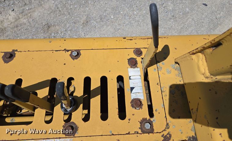 image for item EM7273 1993 Vermeer V4750 vibratory cable plow