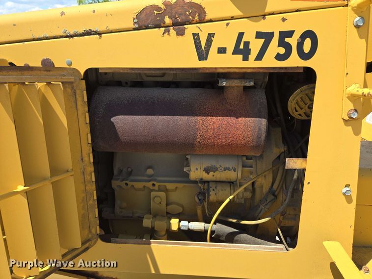 image for item EM7273 1993 Vermeer V4750 vibratory cable plow