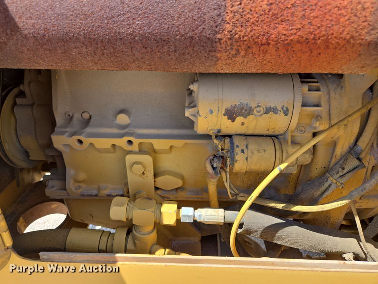 image for item EM7273 1993 Vermeer V4750 vibratory cable plow