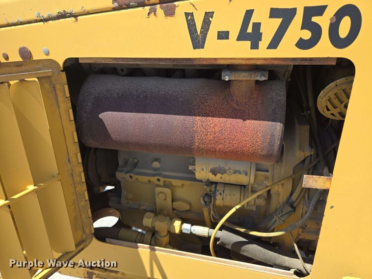 image for item EM7273 1993 Vermeer V4750 vibratory cable plow