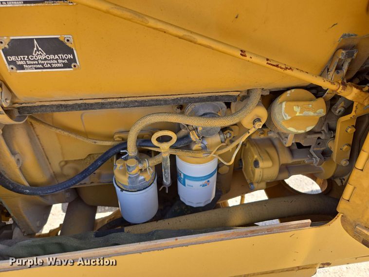 image for item EM7273 1993 Vermeer V4750 vibratory cable plow