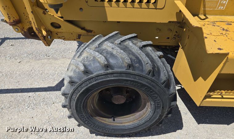 image for item EM7273 1993 Vermeer V4750 vibratory cable plow