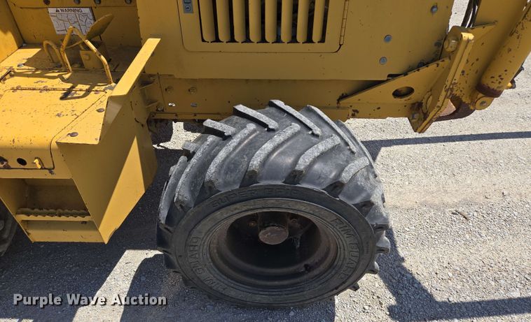 image for item EM7273 1993 Vermeer V4750 vibratory cable plow