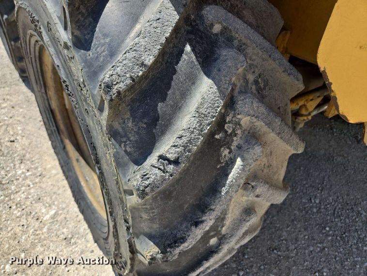 image for item EM7273 1993 Vermeer V4750 vibratory cable plow