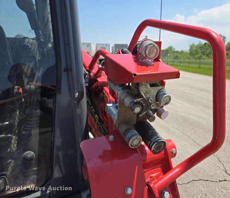 image for item EM7282 2023 Takeuchi TL12R-2 tracked skid steer loader