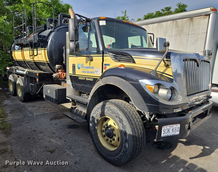 image for item EM7293 2012 International 7500 vacuum truck