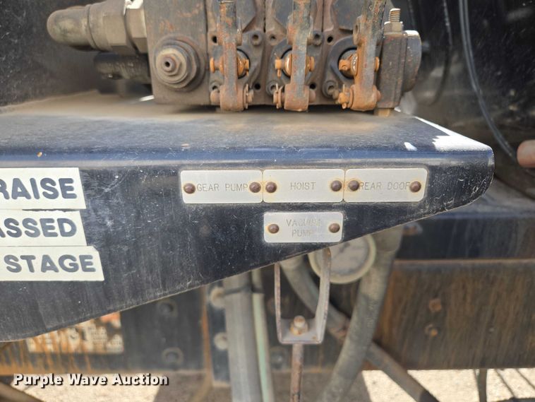 image for item EM7293 2012 International 7500 vacuum truck