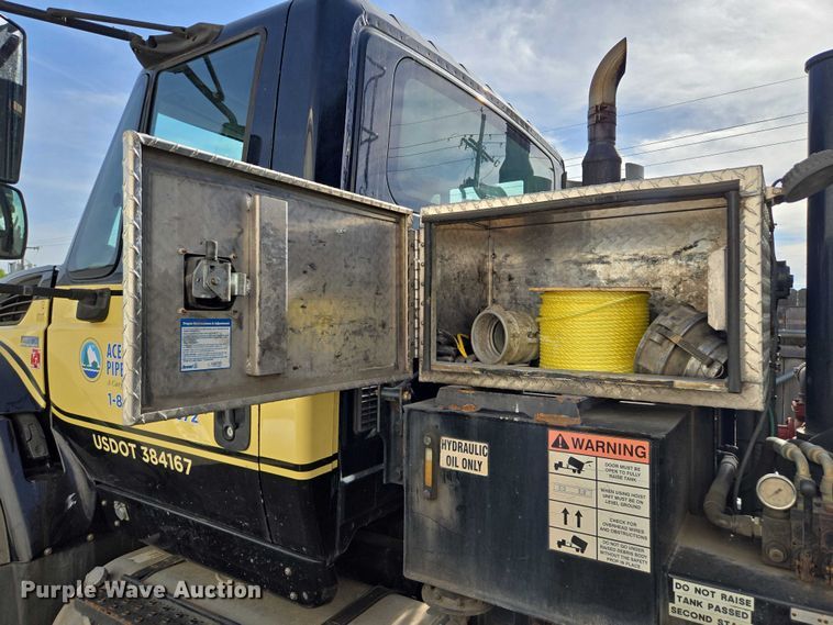 image for item EM7293 2012 International 7500 vacuum truck