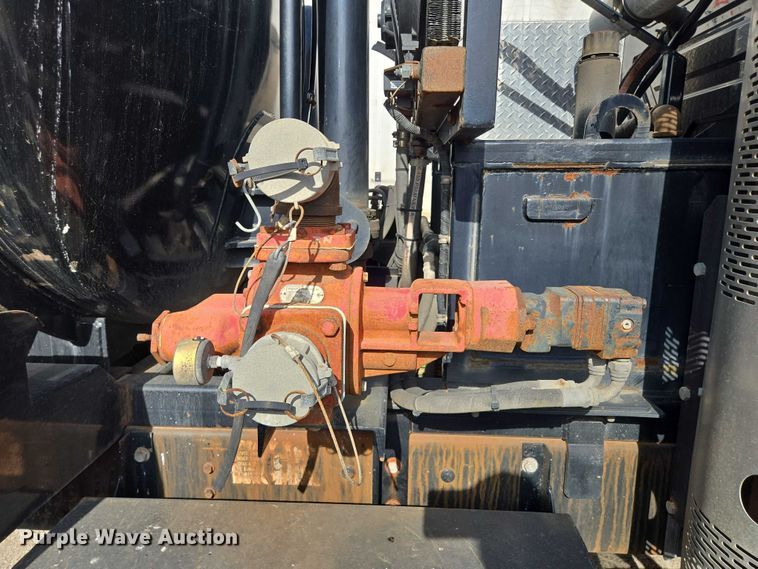 image for item EM7293 2012 International 7500 vacuum truck