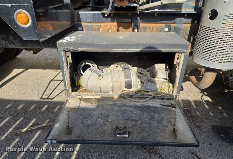 image for item EM7293 2012 International 7500 vacuum truck