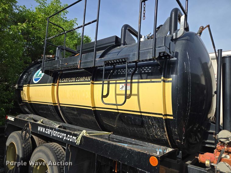 image for item EM7293 2012 International 7500 vacuum truck